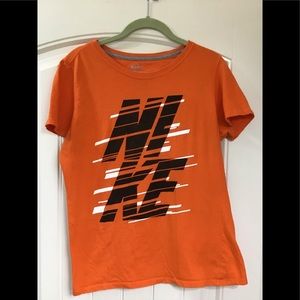 Boys Nike short sleeve tee shirt size L